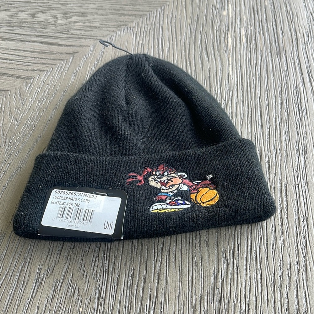 New Era Black Taz, Beanni